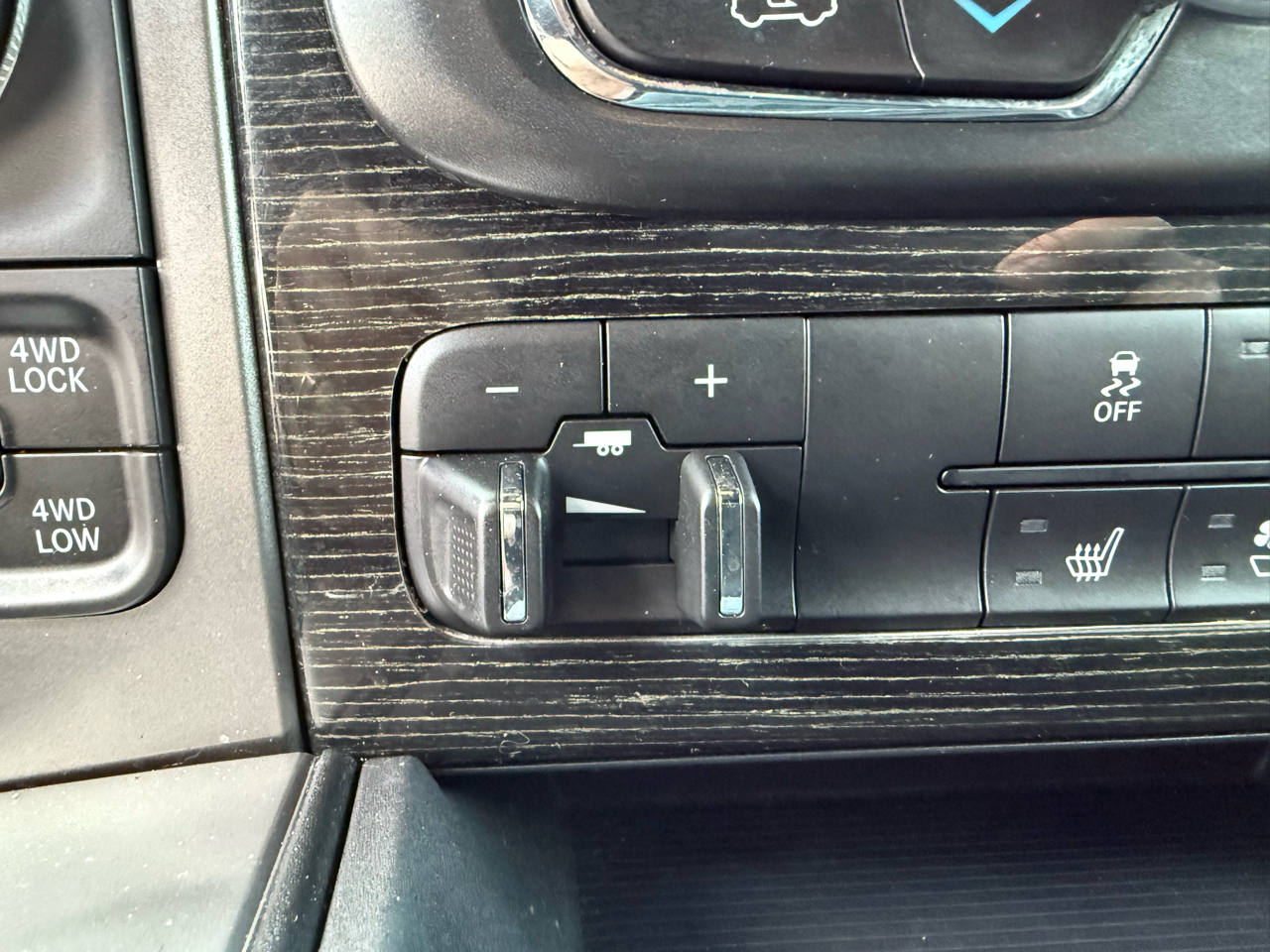 RAM 1500 Longhorn Crew Cab LWB 4WD 2016