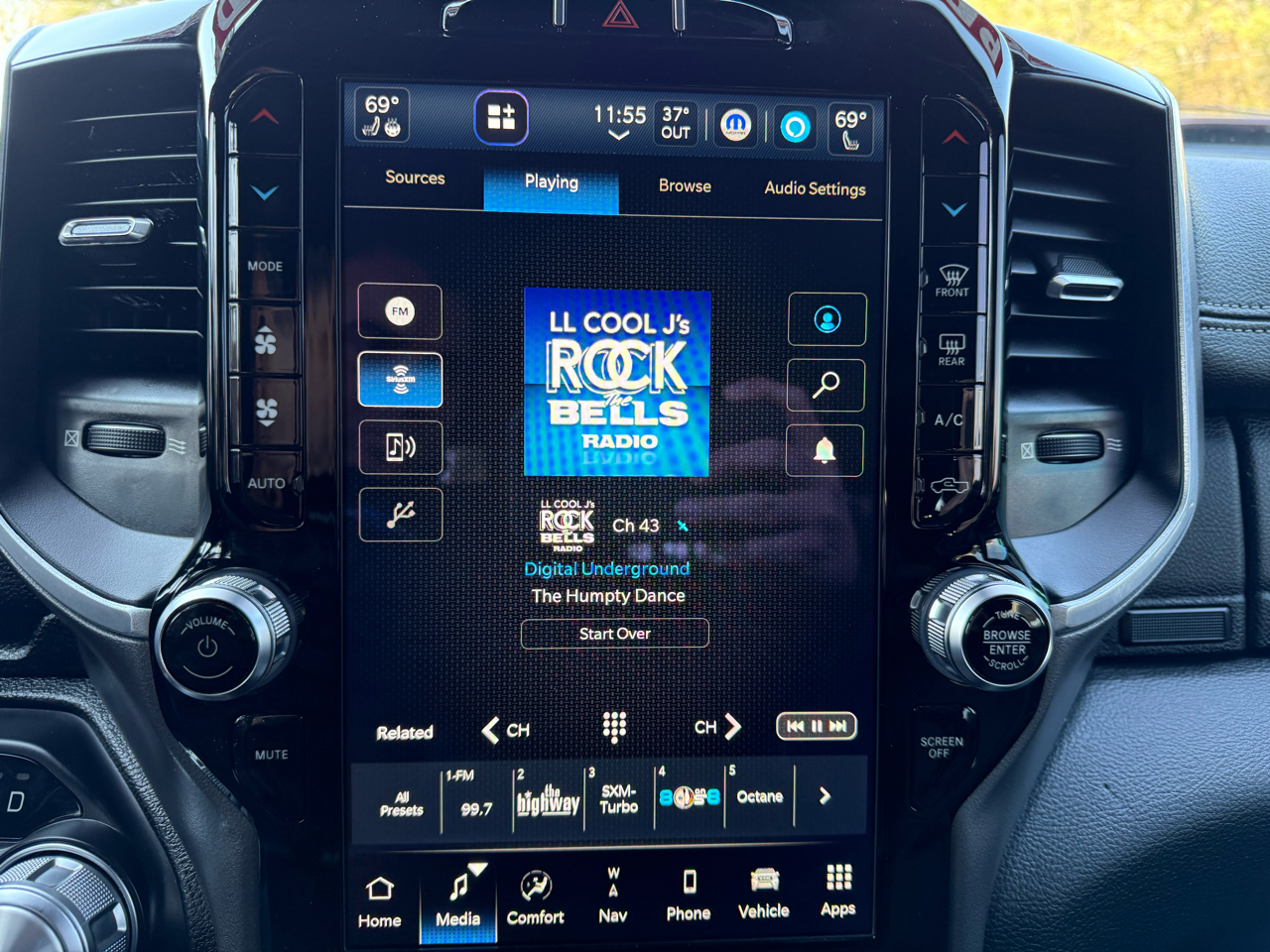 RAM 1500 Laramie Crew Cab LWB 4WD 2022