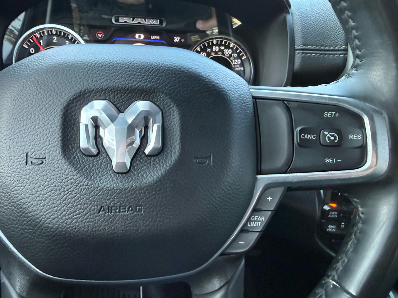 RAM 1500 Laramie Crew Cab LWB 4WD 2022