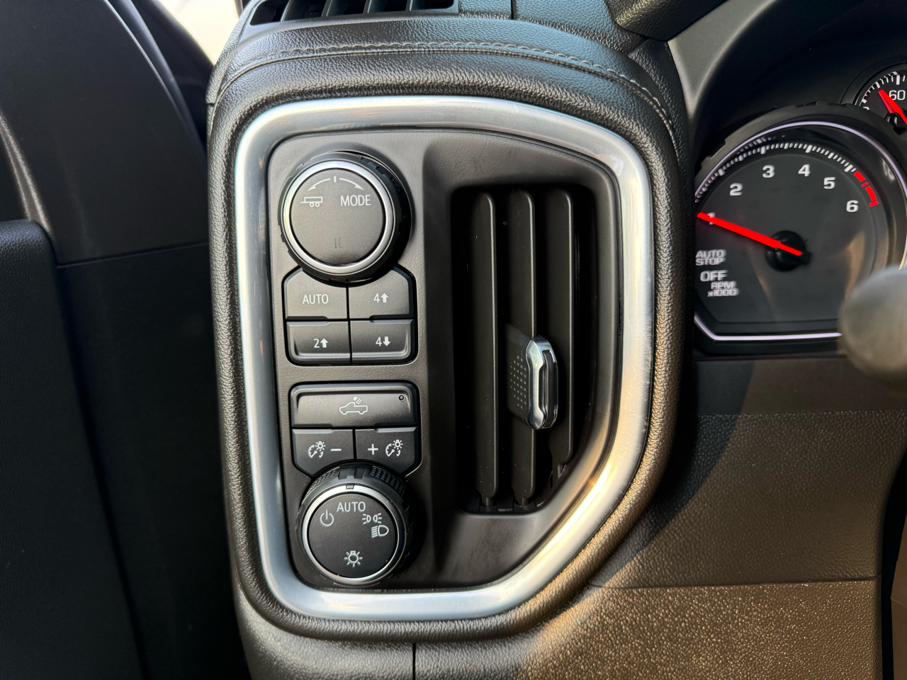 Chevrolet Silverado 1500 Limited LT Crew Cab 4WD 2022