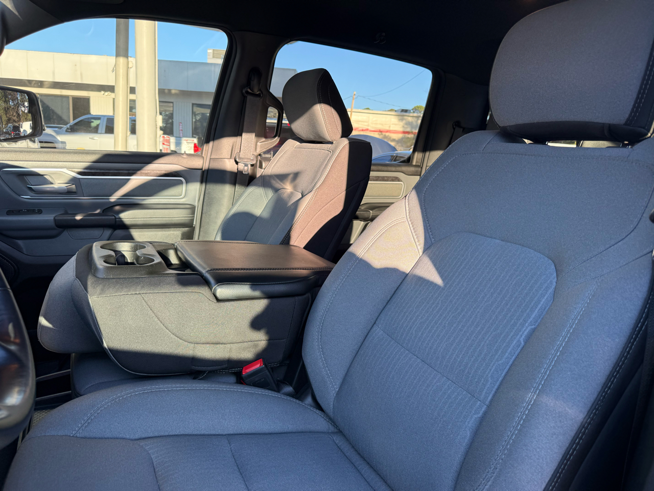 RAM 1500 Big Horn Crew Cab SWB 4WD 2022