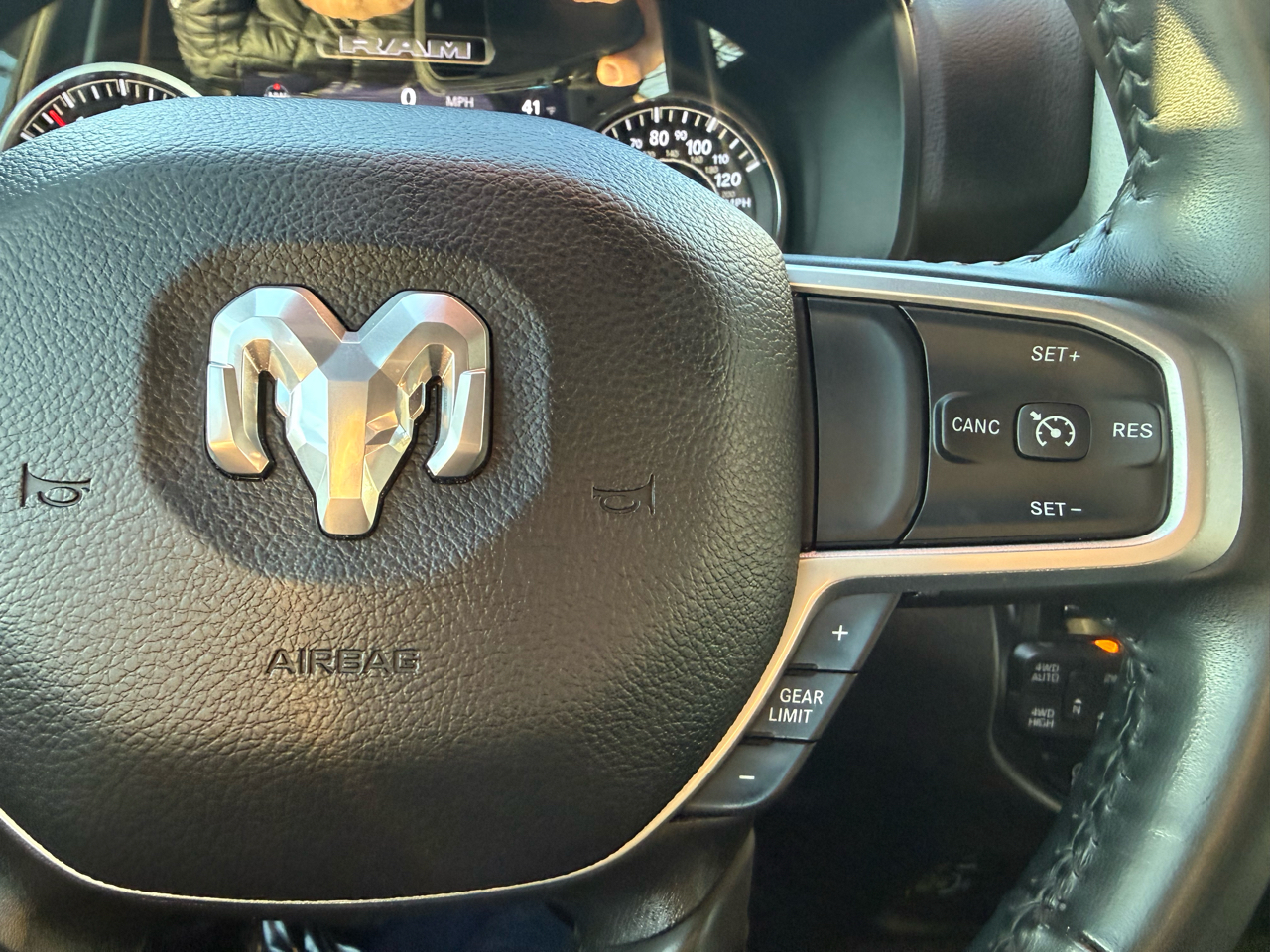 RAM 1500 Big Horn Crew Cab SWB 4WD 2022