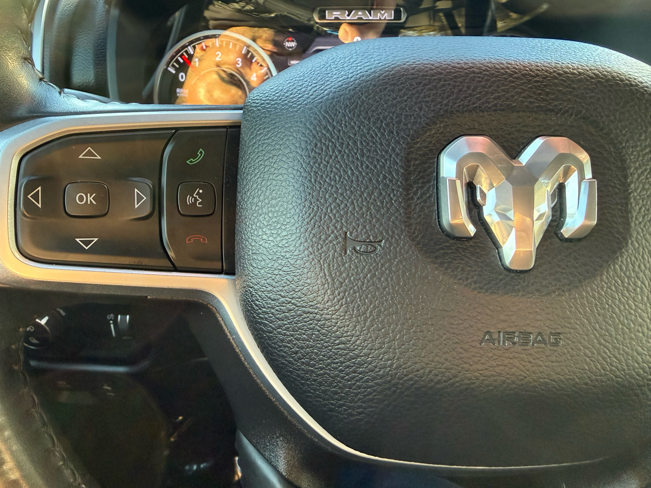 RAM 1500 Big Horn Crew Cab SWB 4WD 2022