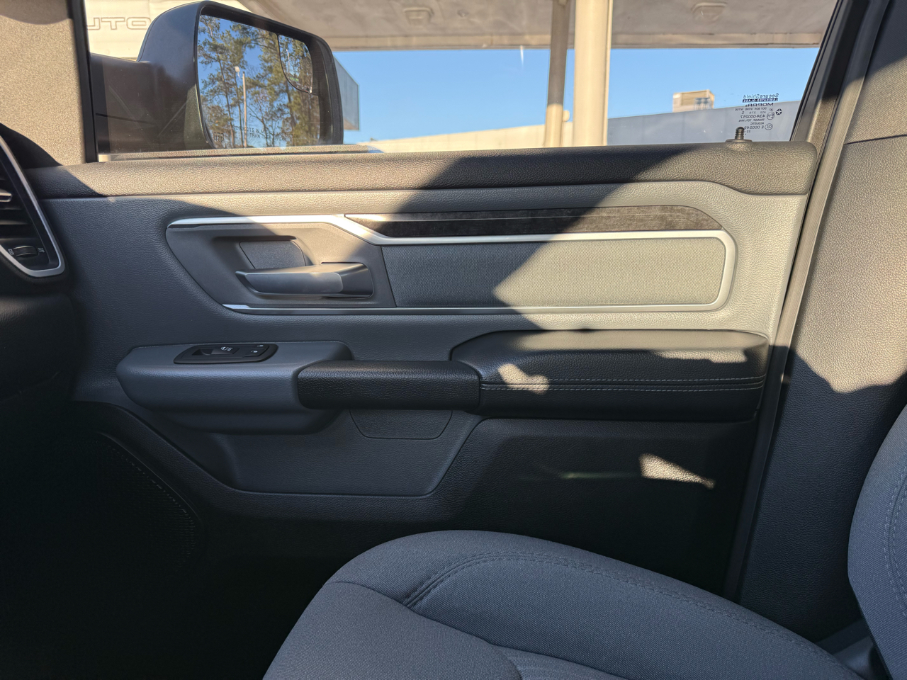 RAM 1500 Big Horn Crew Cab SWB 4WD 2022