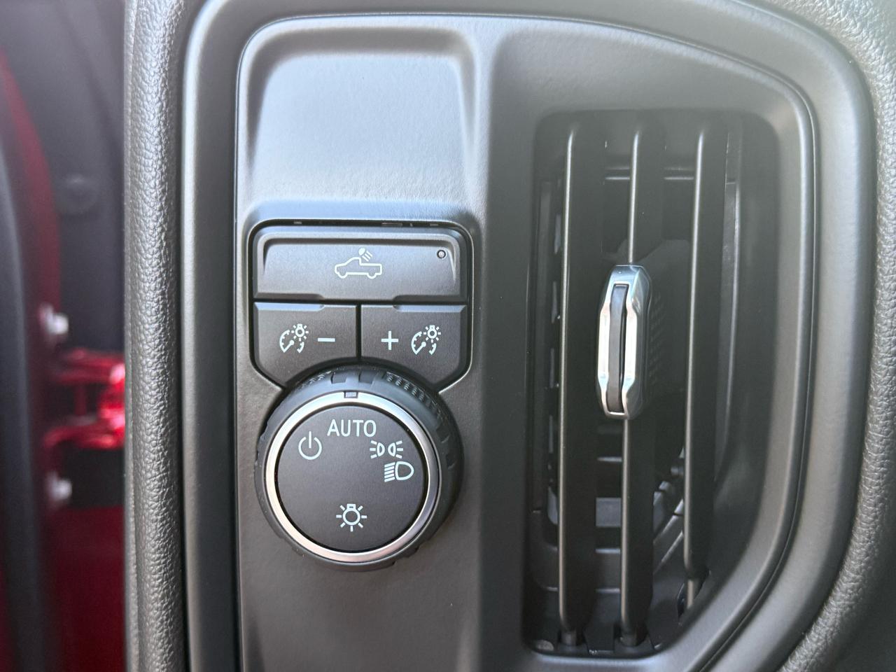 Chevrolet Silverado 1500 Custom Crew Cab Short Box 2WD 2021