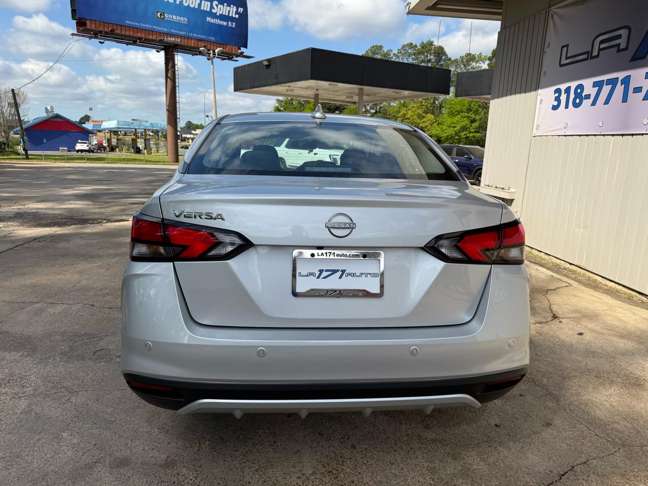 Nissan Versa SV 2025