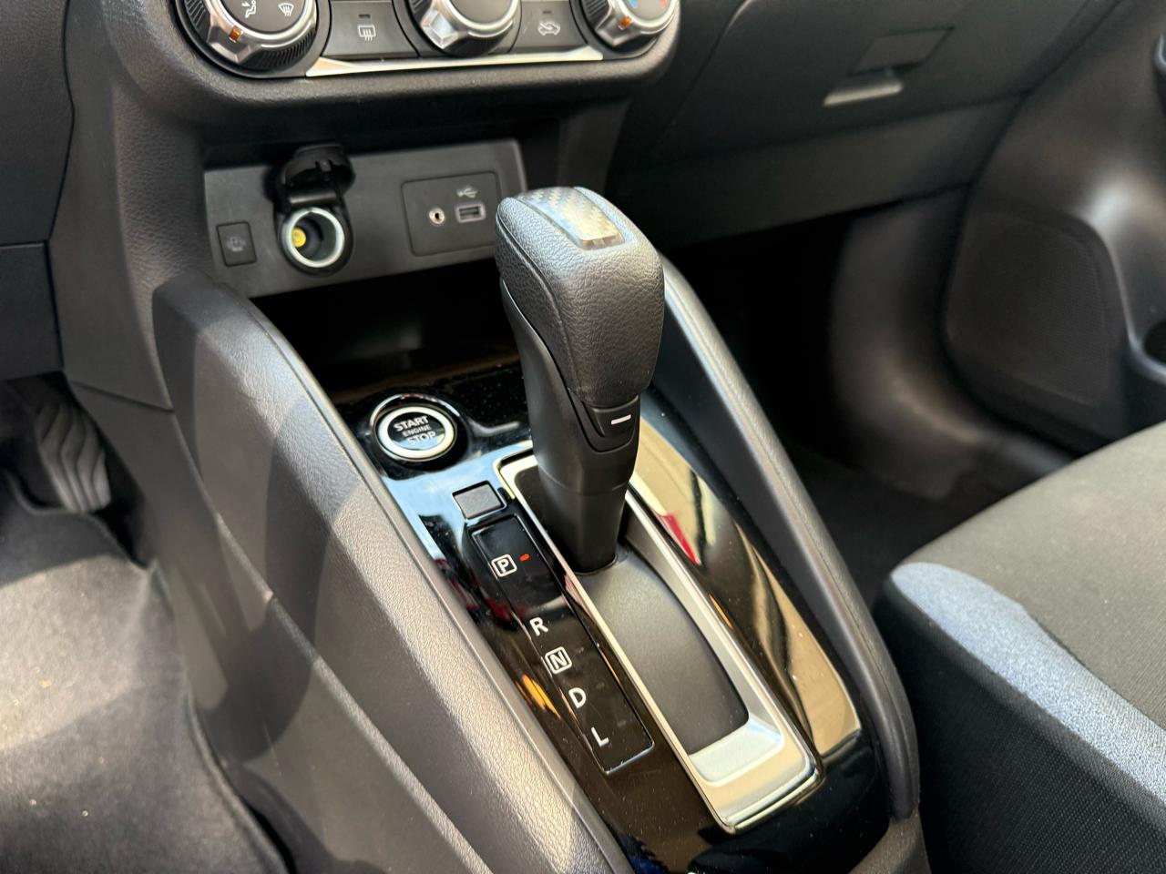 Nissan Versa SV 2025