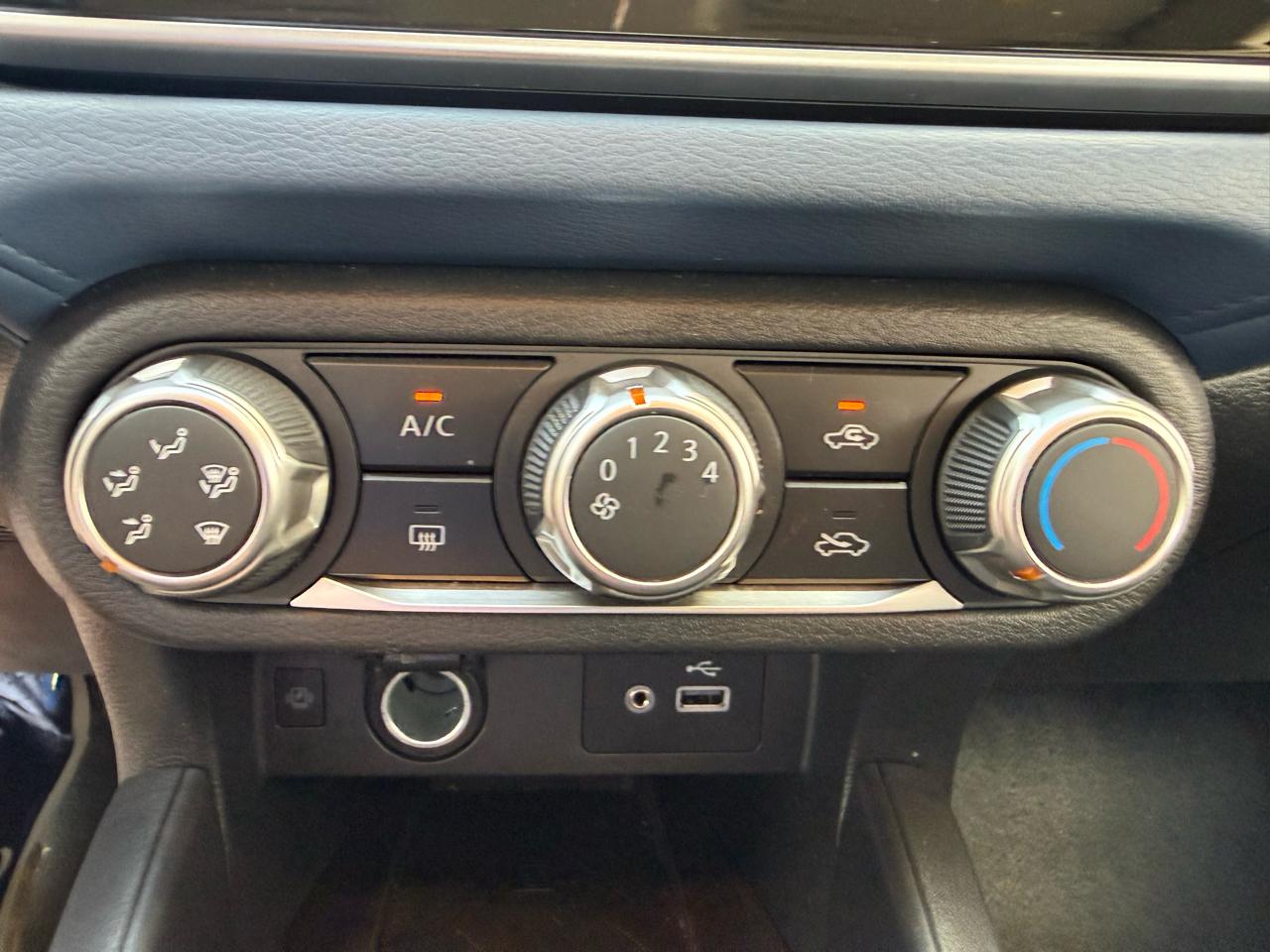 Nissan Versa SV 2025