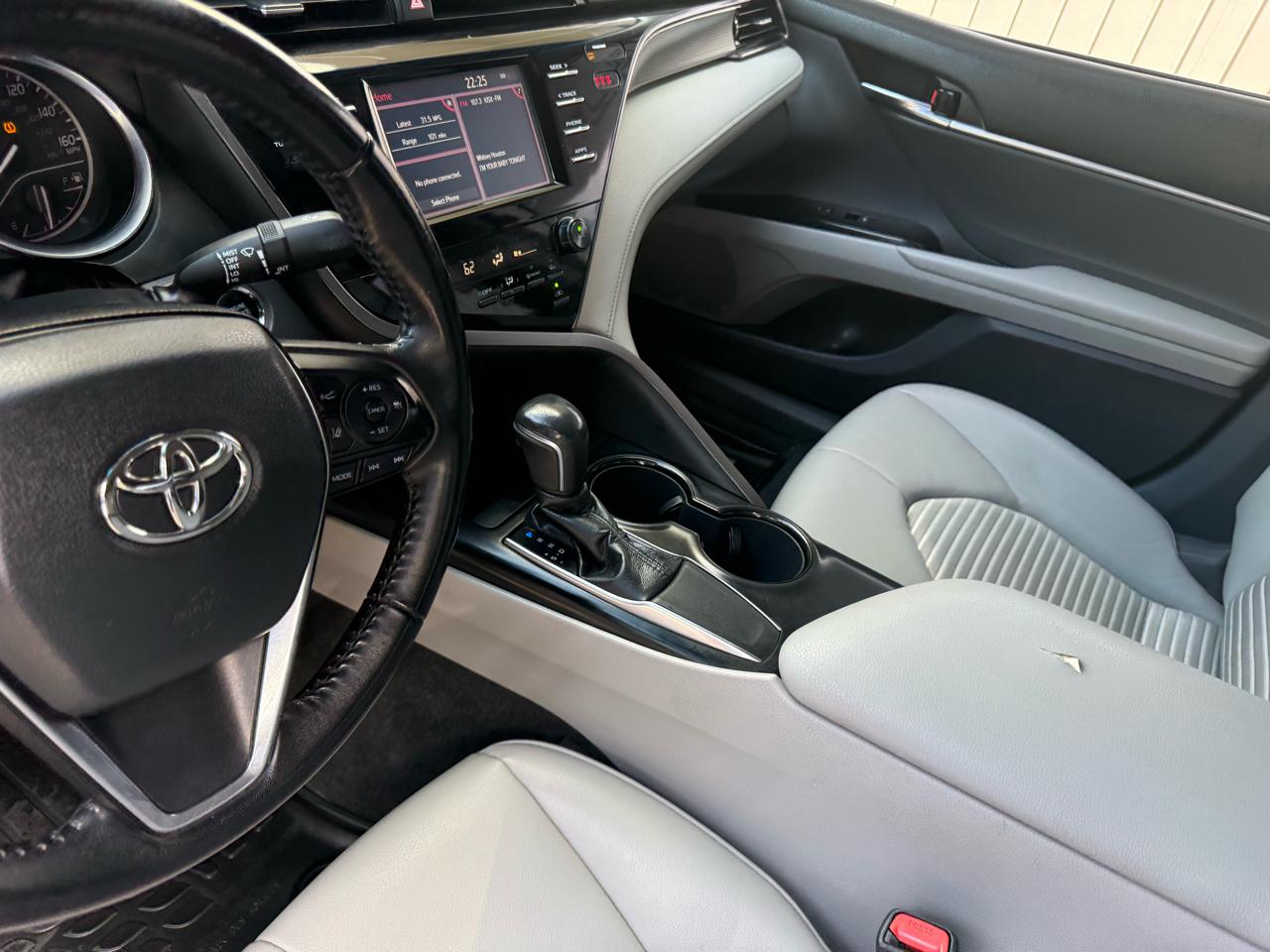 Toyota Camry SE 2019
