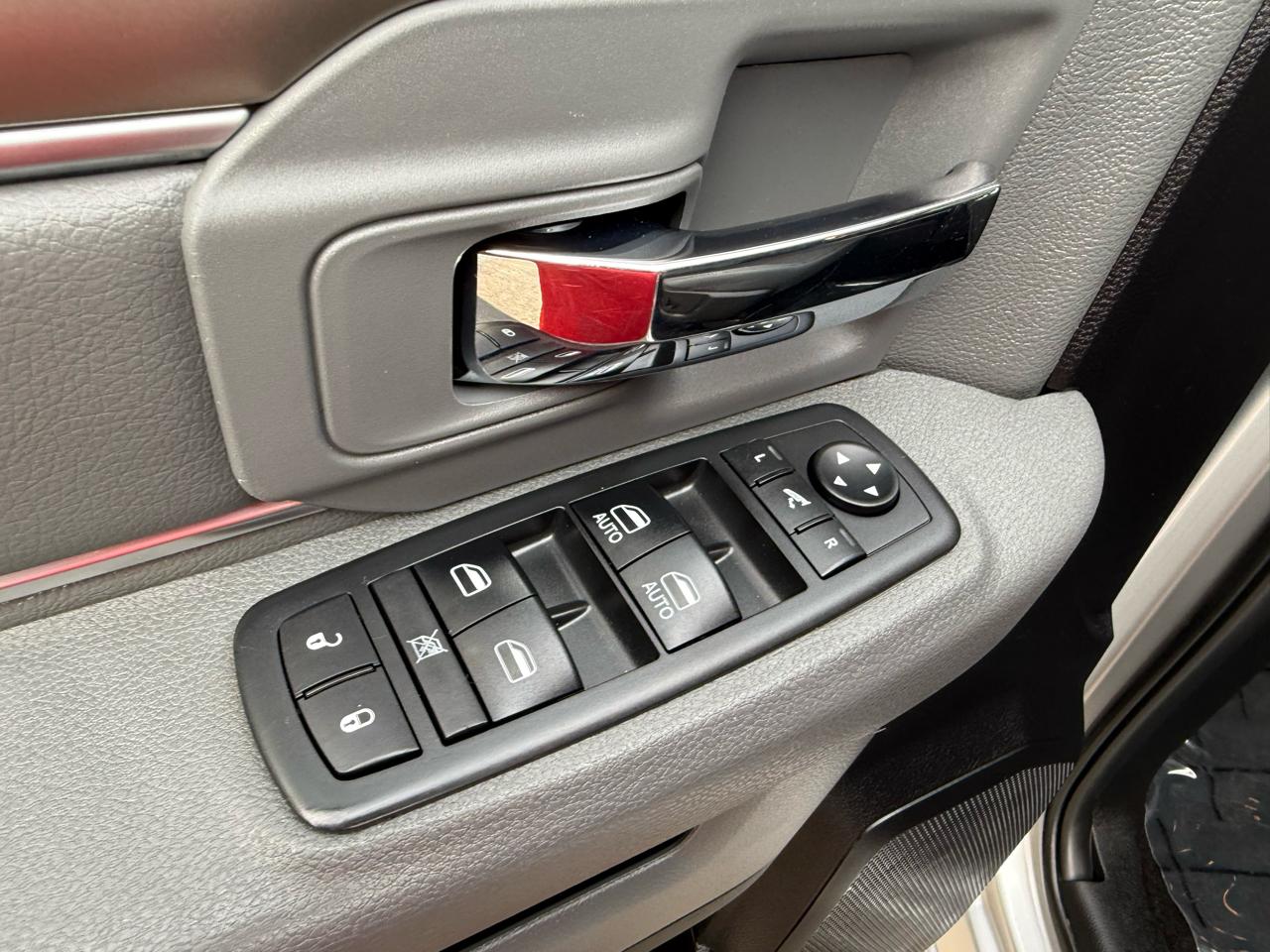 RAM 1500 SLT Crew Cab SWB 4WD 2018