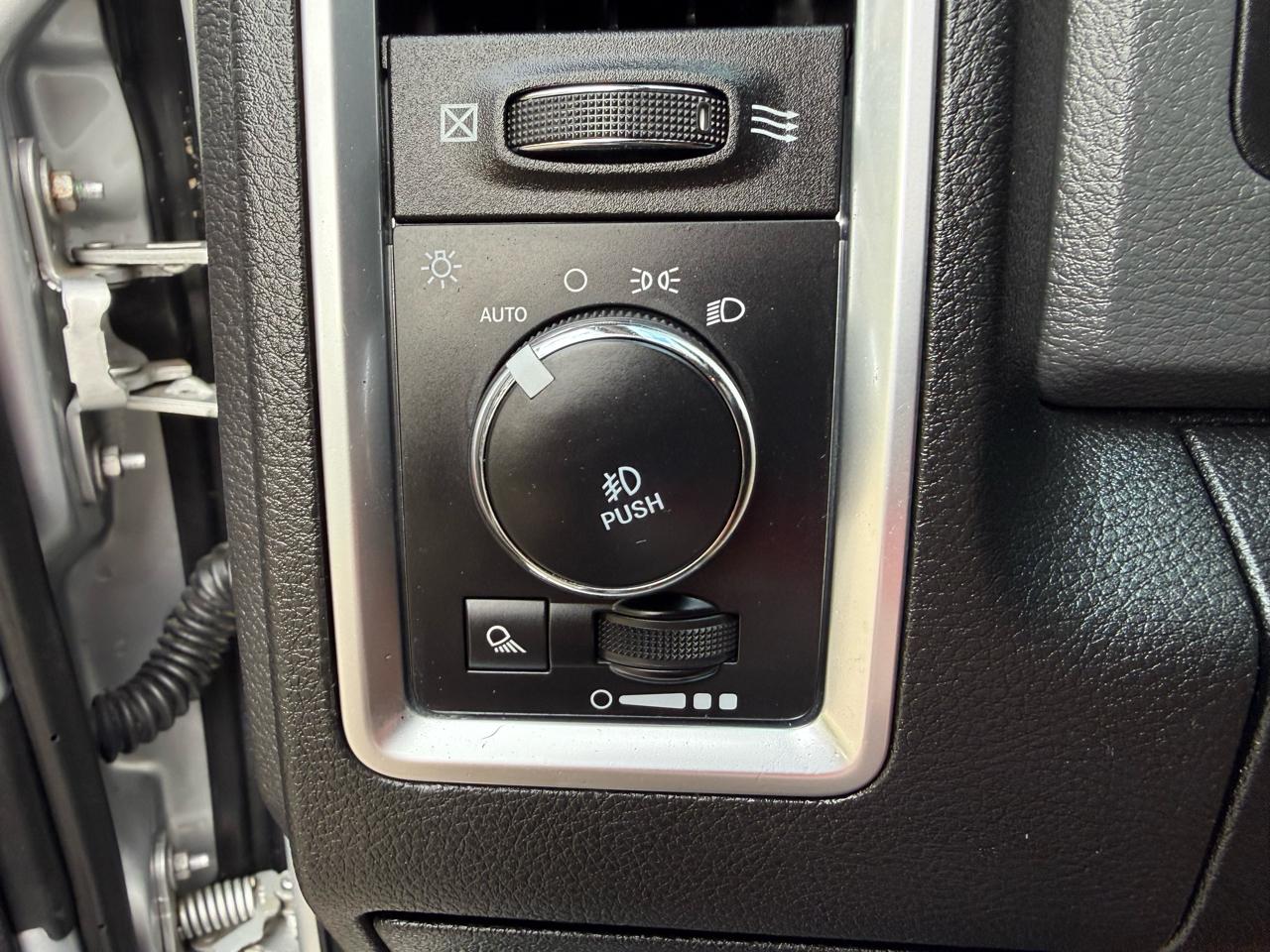 RAM 1500 SLT Crew Cab SWB 4WD 2018