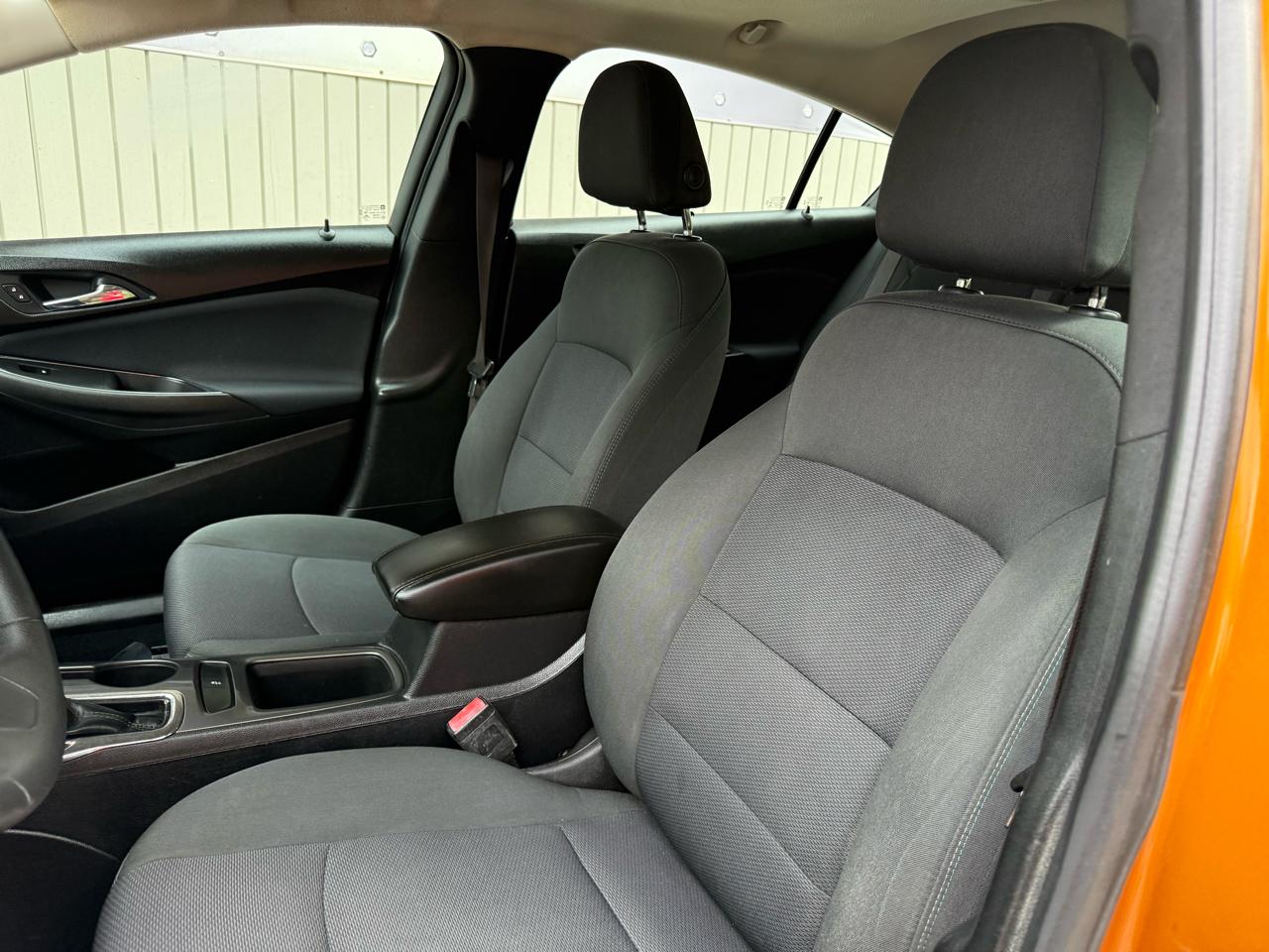 Chevrolet Cruze LT Auto Hatchback 2017