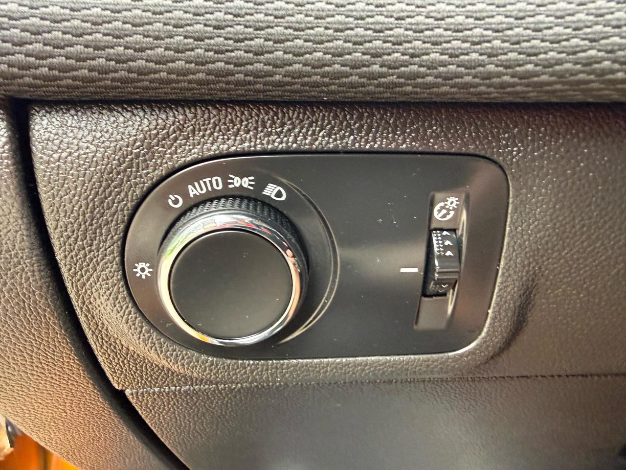 Chevrolet Cruze LT Auto Hatchback 2017