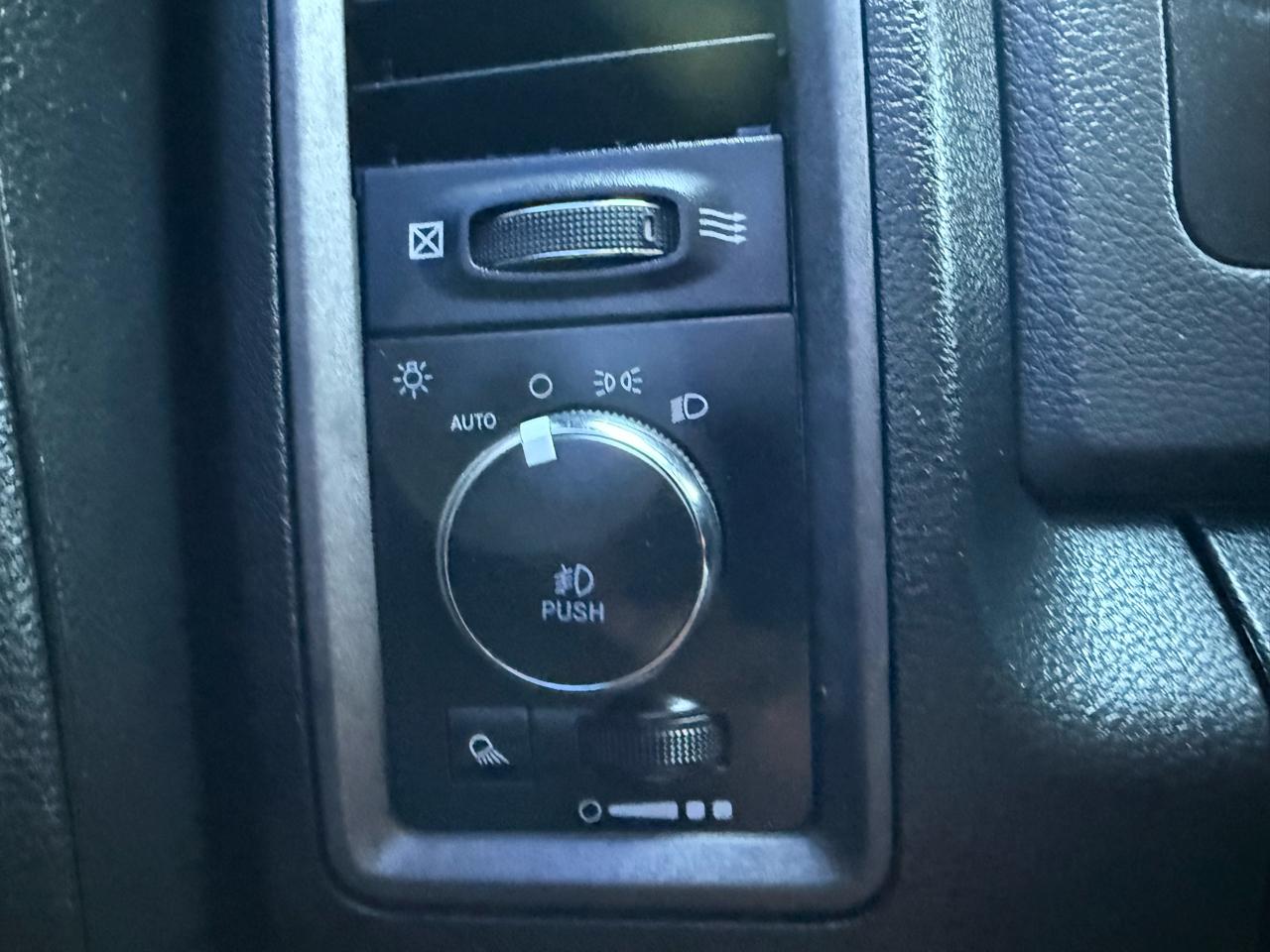 RAM 1500 Tradesman Crew Cab SWB 4WD 2018