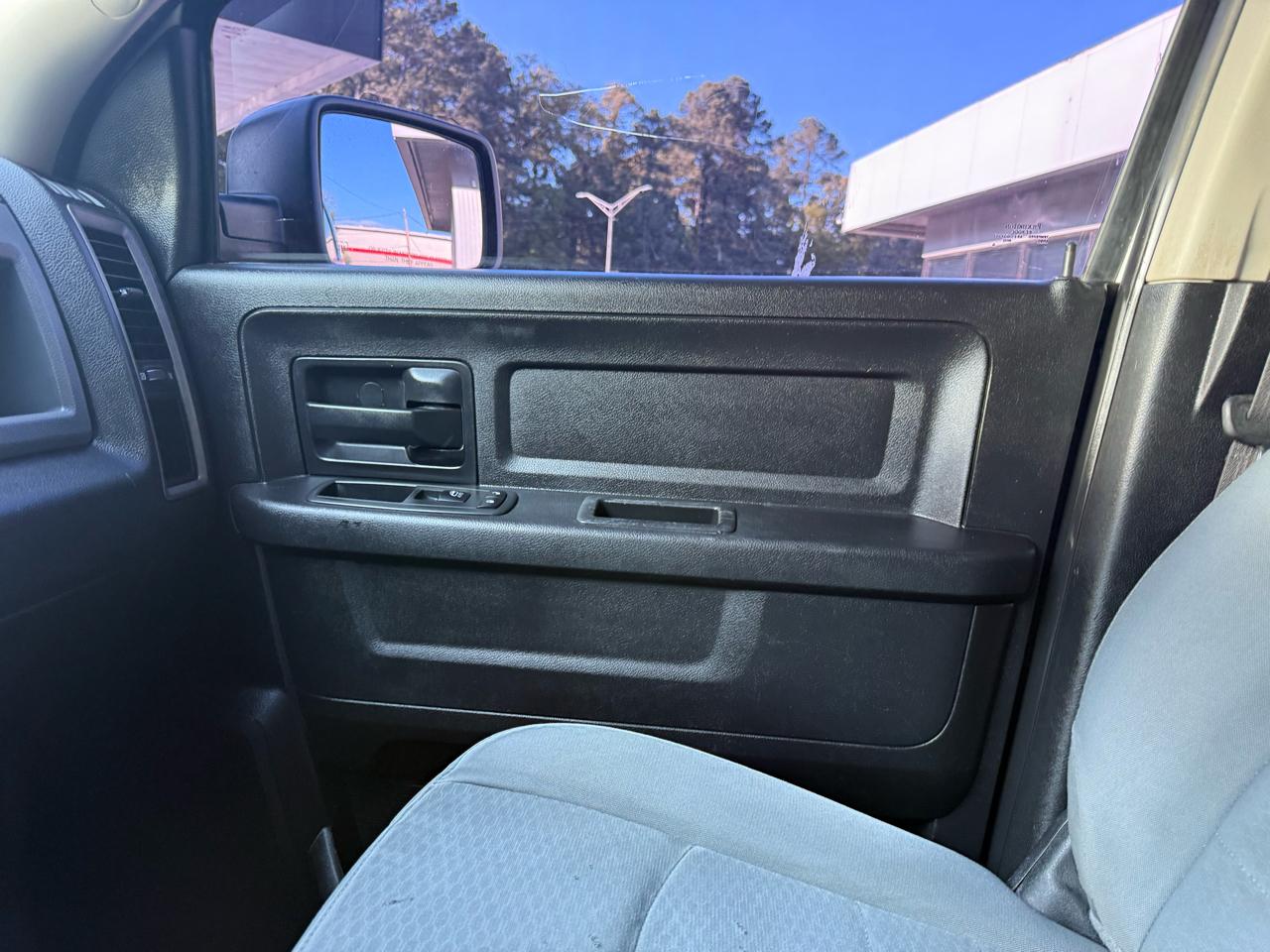 RAM 1500 Tradesman Crew Cab SWB 4WD 2018