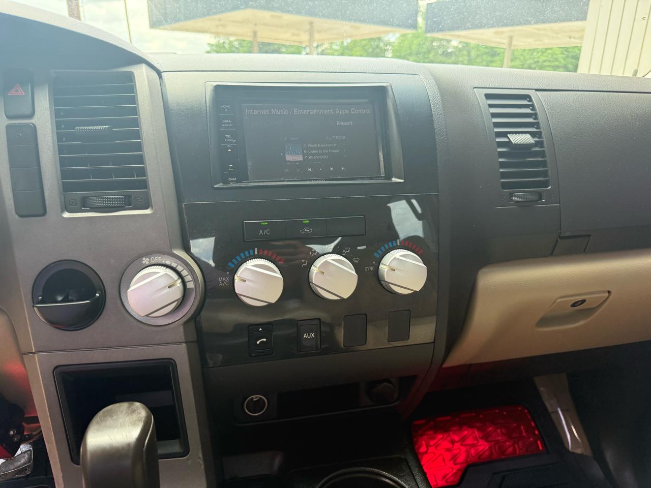 Toyota Tundra Tundra-Grade Double Cab 4.0L 2WD 2010