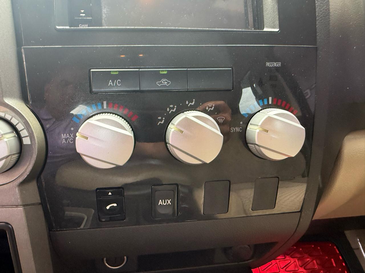 Toyota Tundra Tundra-Grade Double Cab 4.0L 2WD 2010