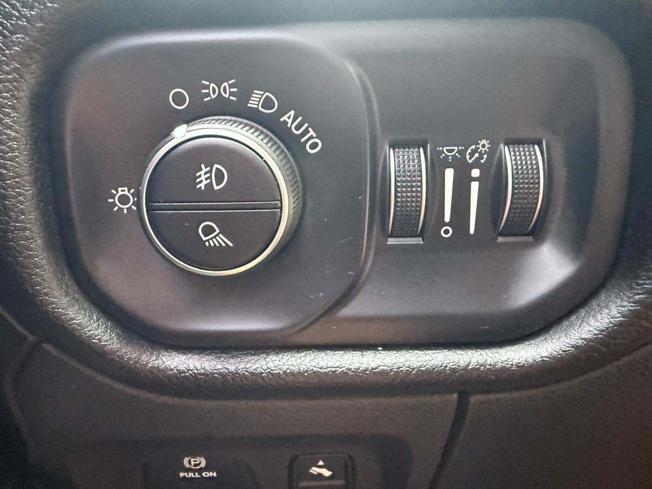 RAM 1500 Laramie Crew Cab SWB 2WD 2019