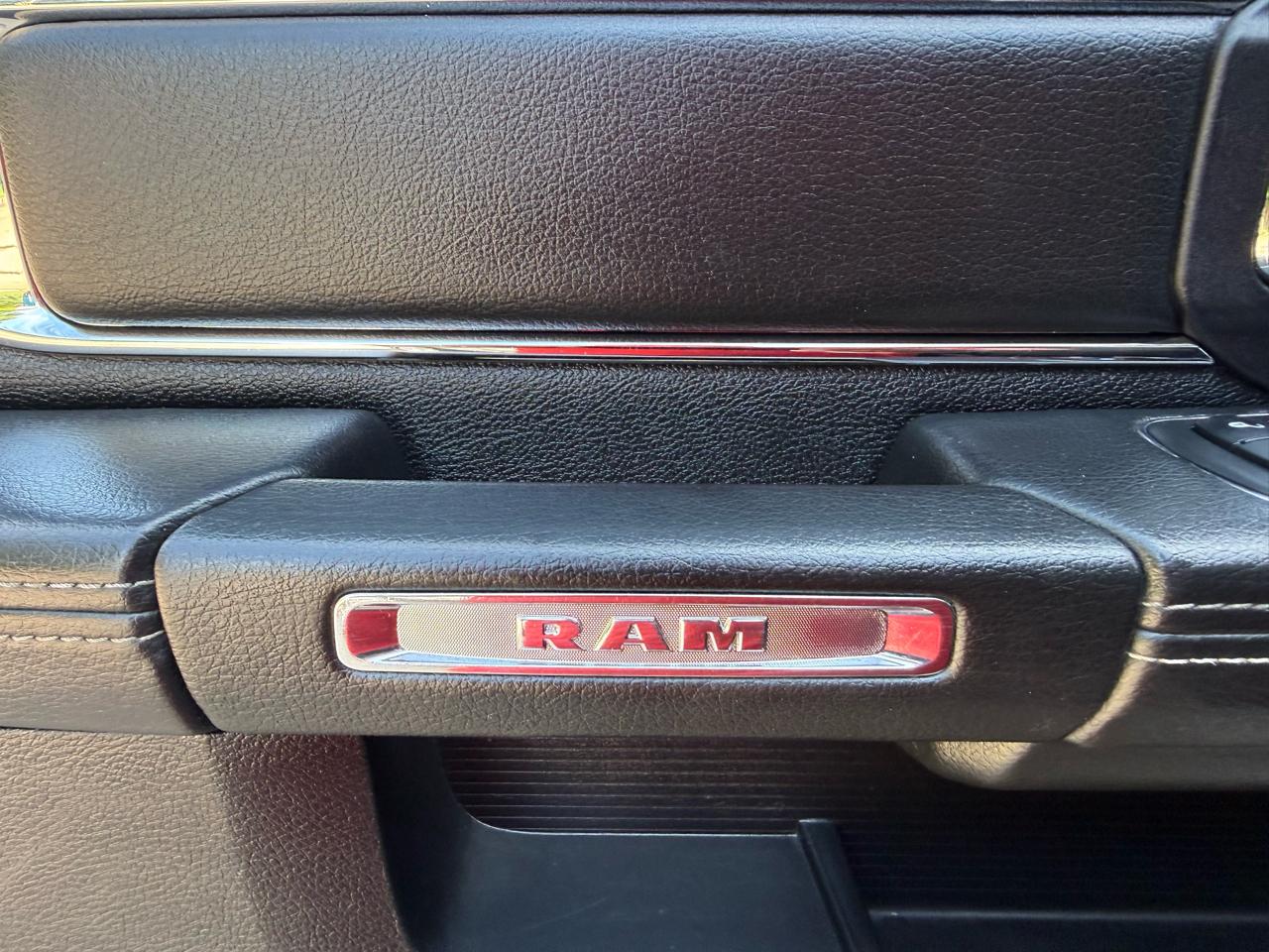 RAM 1500 Laramie Crew Cab SWB 4WD 2014