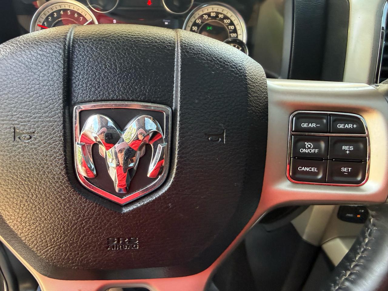 RAM 1500 Laramie Crew Cab SWB 4WD 2014