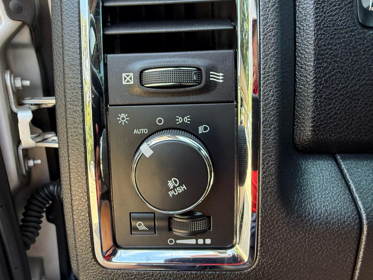 RAM 1500 Laramie Crew Cab SWB 4WD 2014