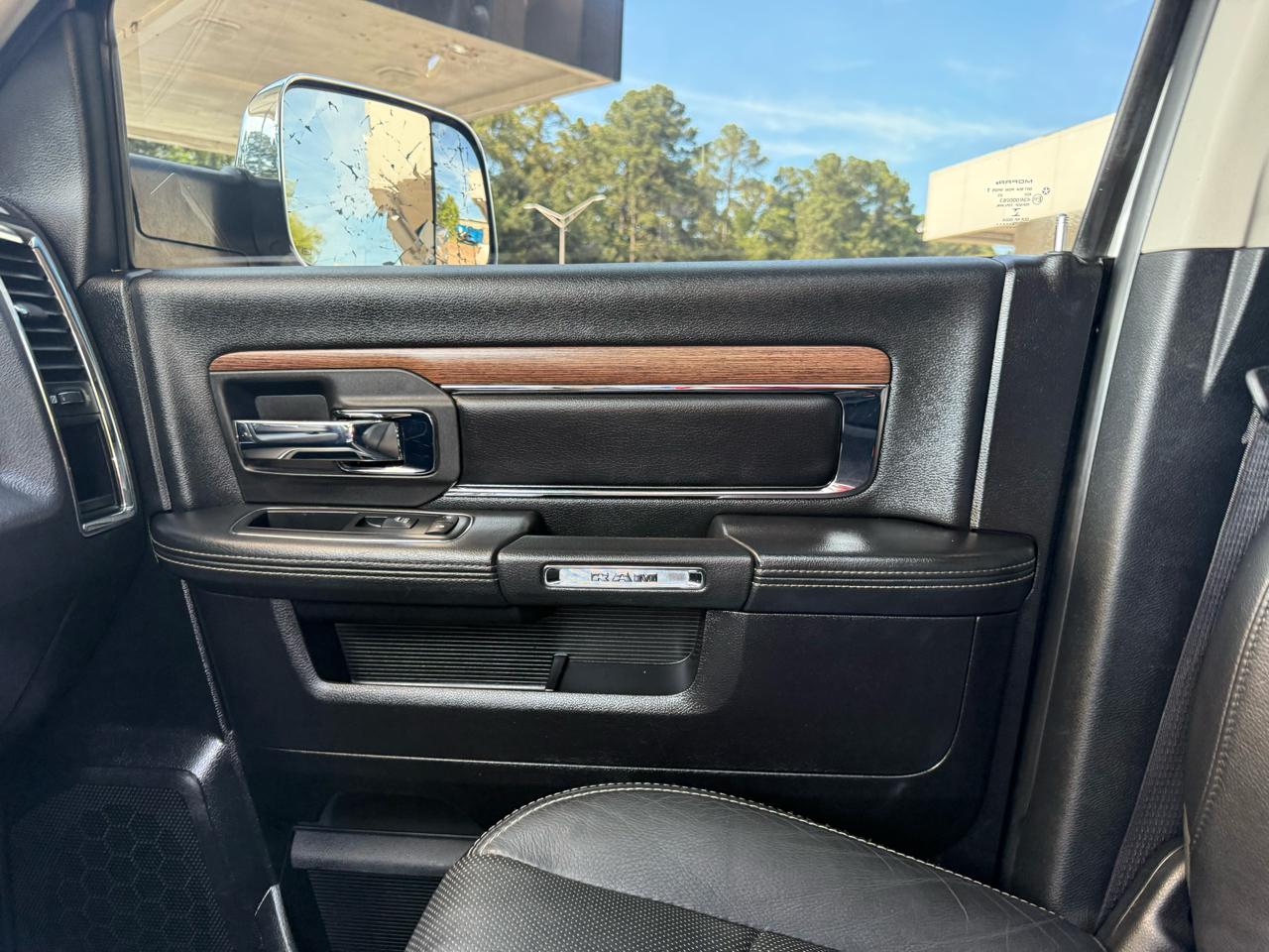 RAM 1500 Laramie Crew Cab SWB 4WD 2014