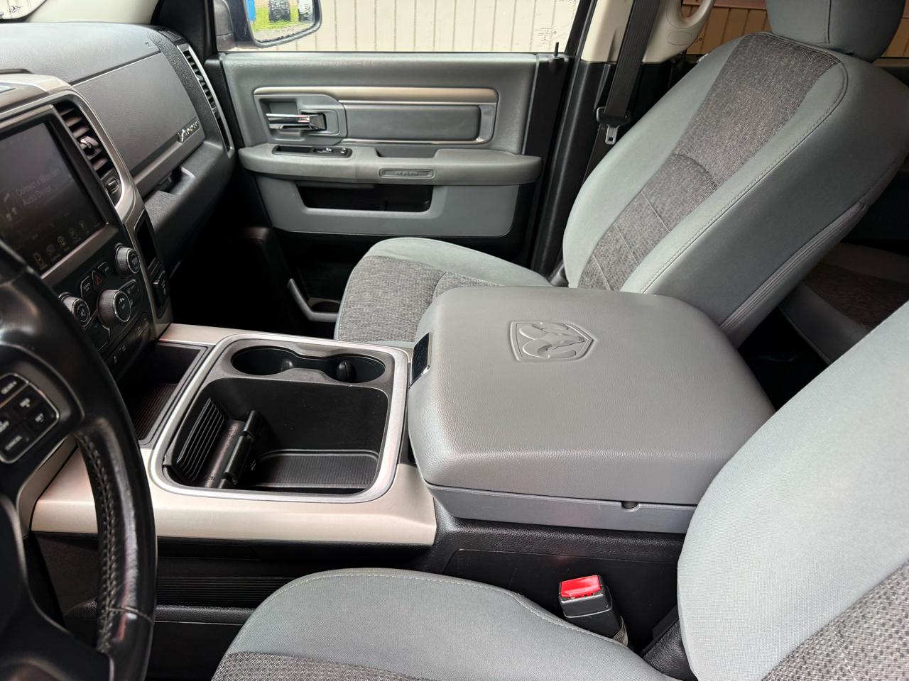 RAM 1500 SLT Crew Cab SWB 4WD 2016