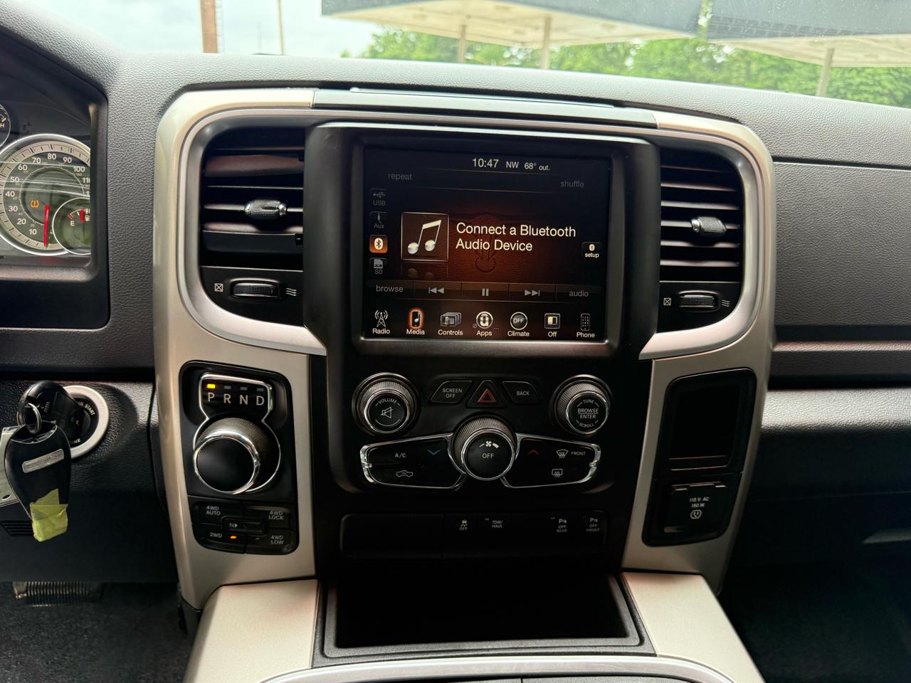 RAM 1500 SLT Crew Cab SWB 4WD 2016