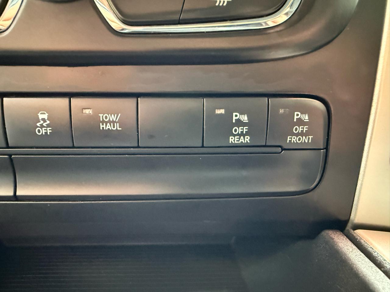 RAM 1500 SLT Crew Cab SWB 4WD 2016