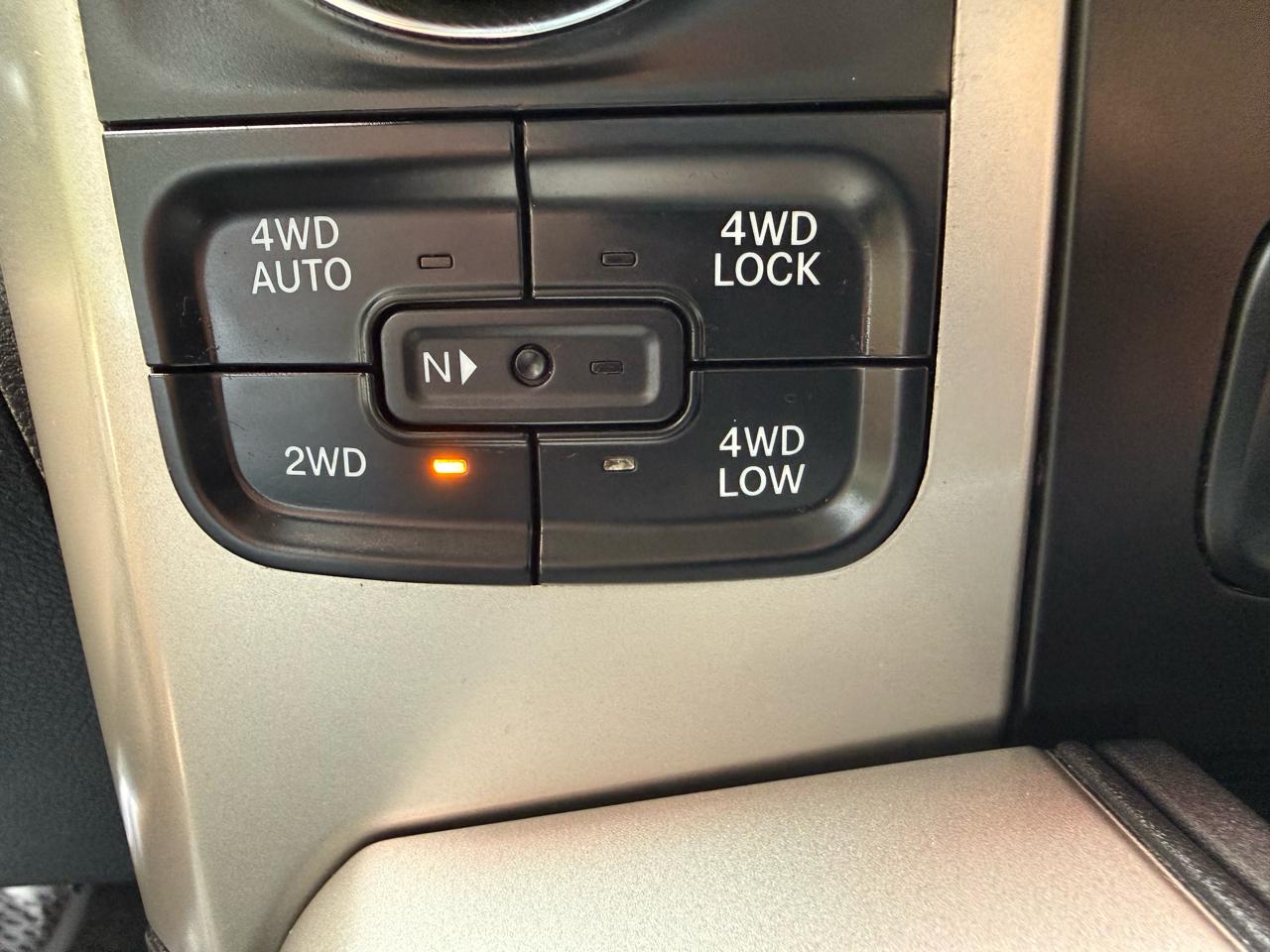 RAM 1500 SLT Crew Cab SWB 4WD 2016