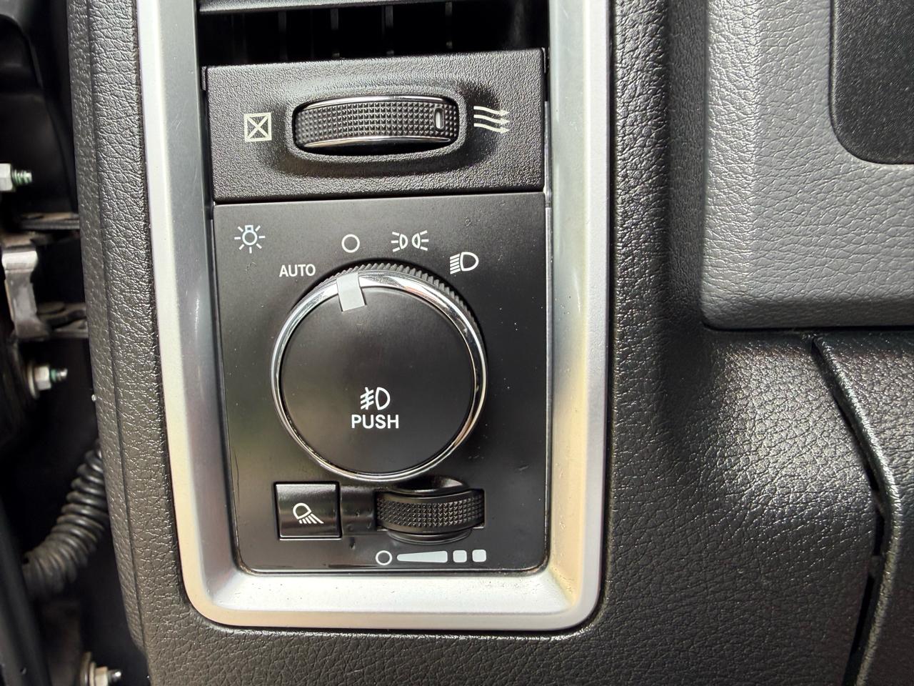RAM 1500 SLT Crew Cab SWB 4WD 2016