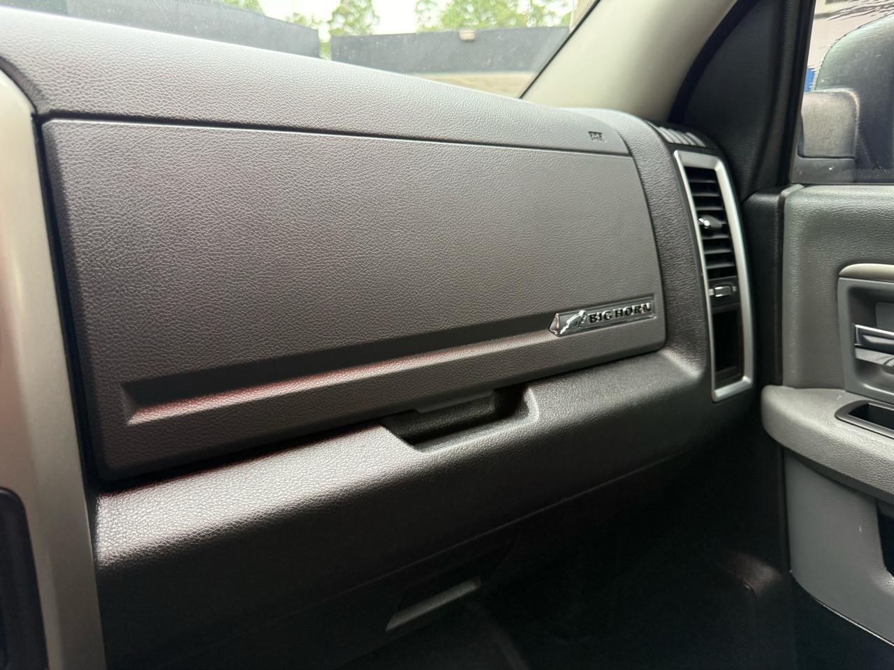 RAM 1500 SLT Crew Cab SWB 4WD 2016