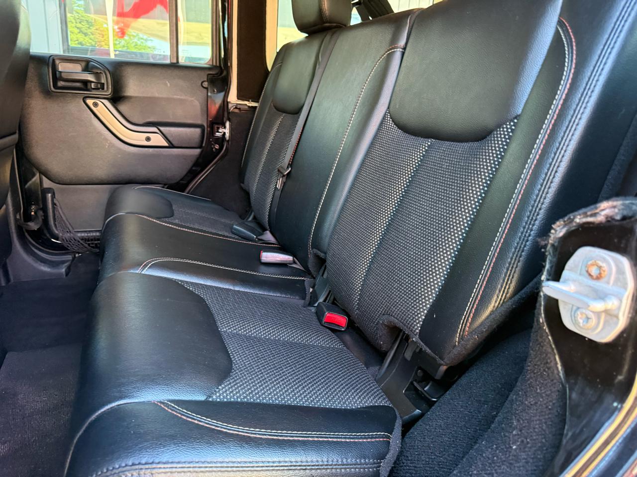 Jeep Wrangler Unlimited Sahara 4WD 2017
