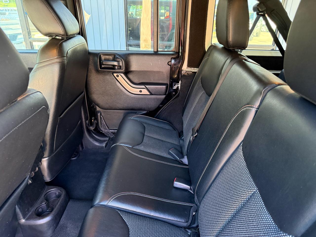 Jeep Wrangler Unlimited Sahara 4WD 2017