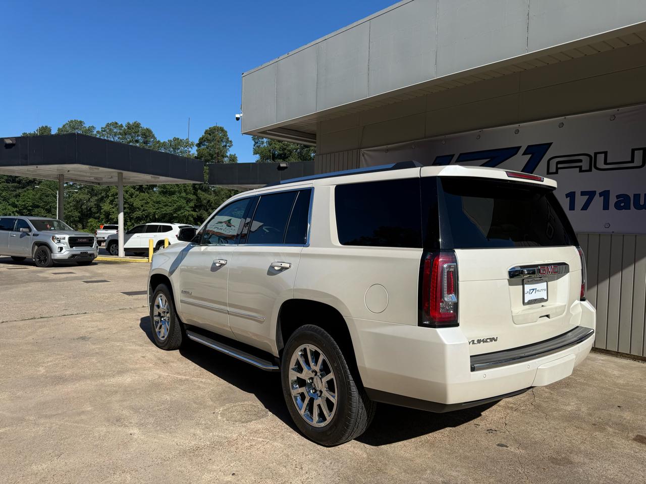GMC Yukon Denali 4WD 2015
