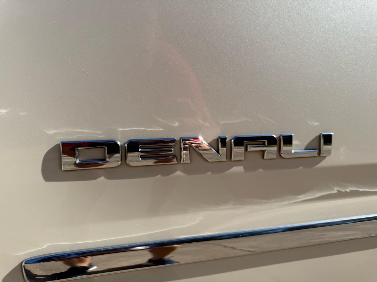 GMC Yukon Denali 4WD 2015