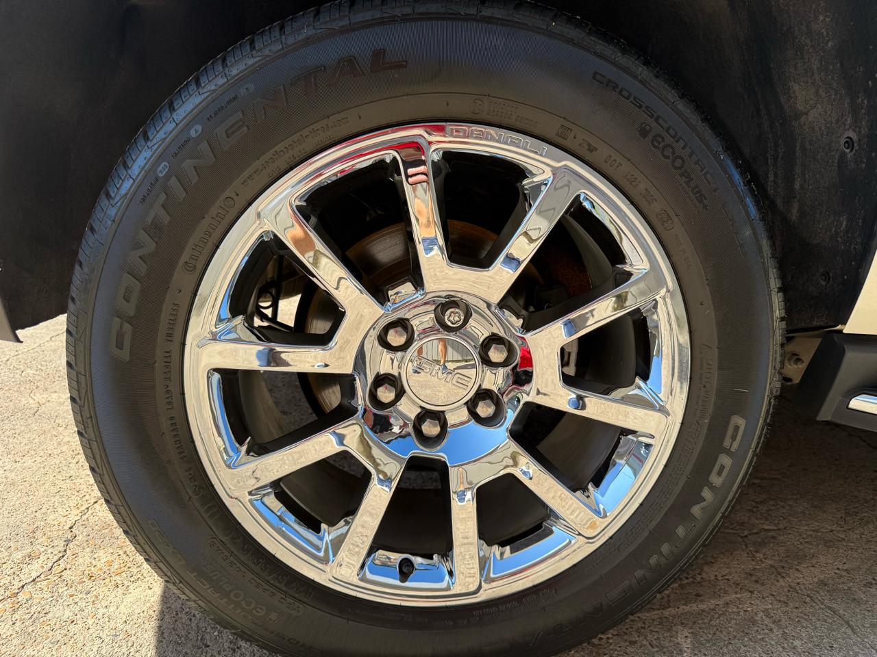 GMC Yukon Denali 4WD 2015