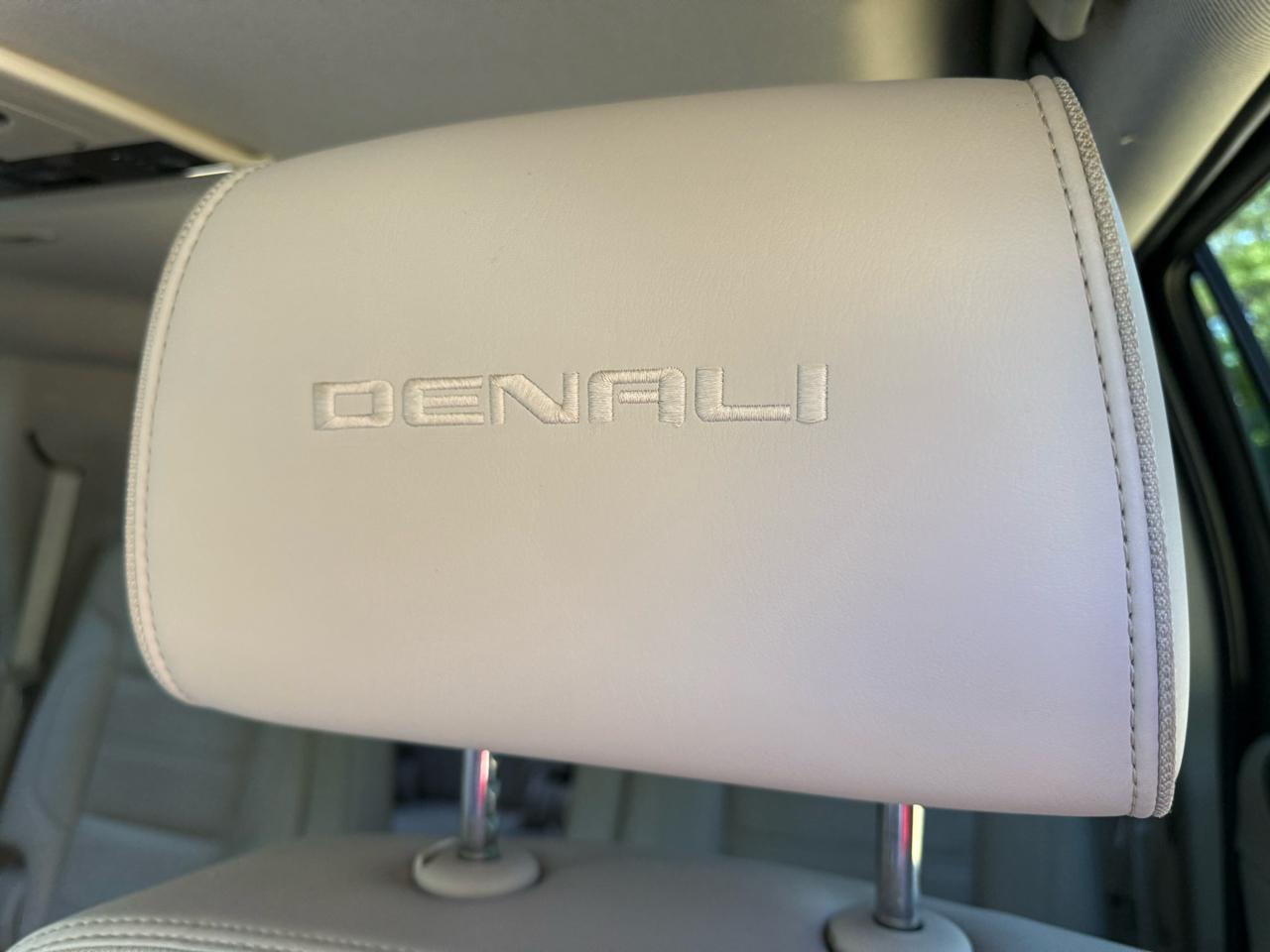 GMC Yukon Denali 4WD 2015