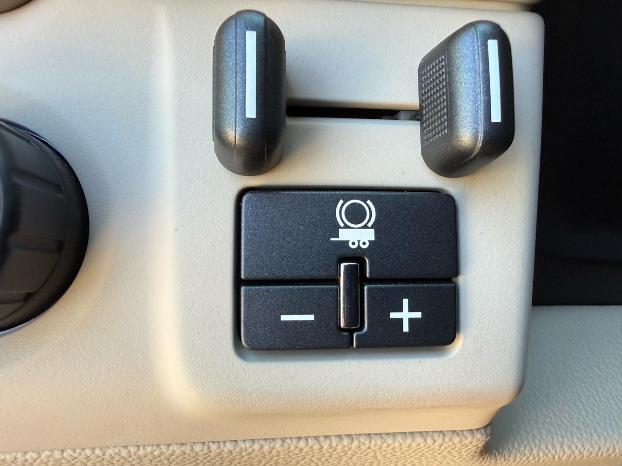 GMC Yukon Denali 4WD 2015