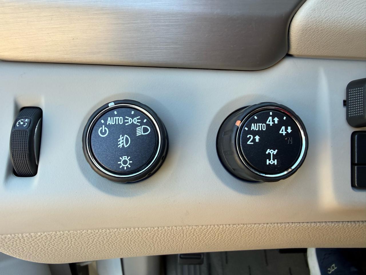 GMC Yukon Denali 4WD 2015