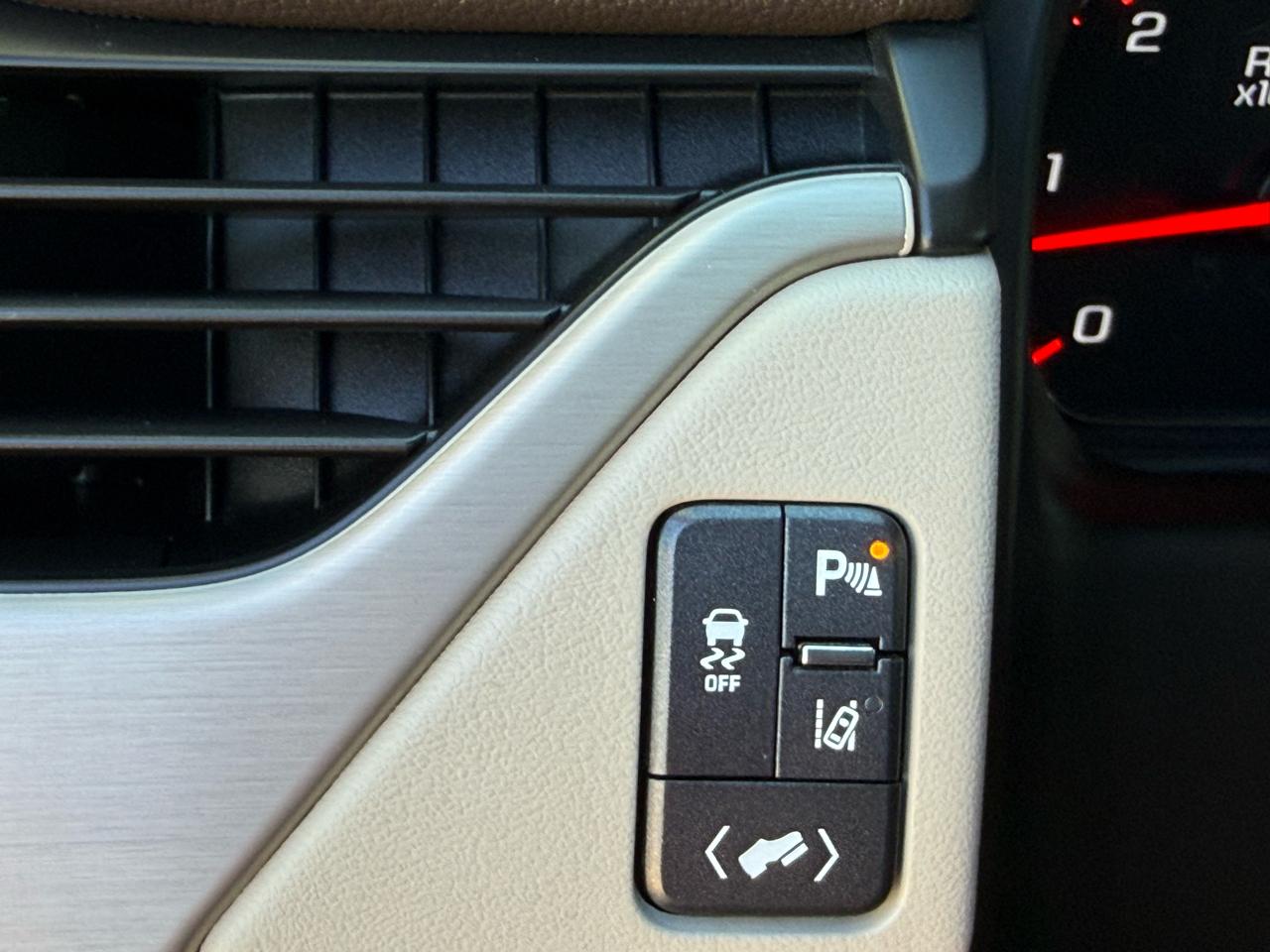 GMC Yukon Denali 4WD 2015
