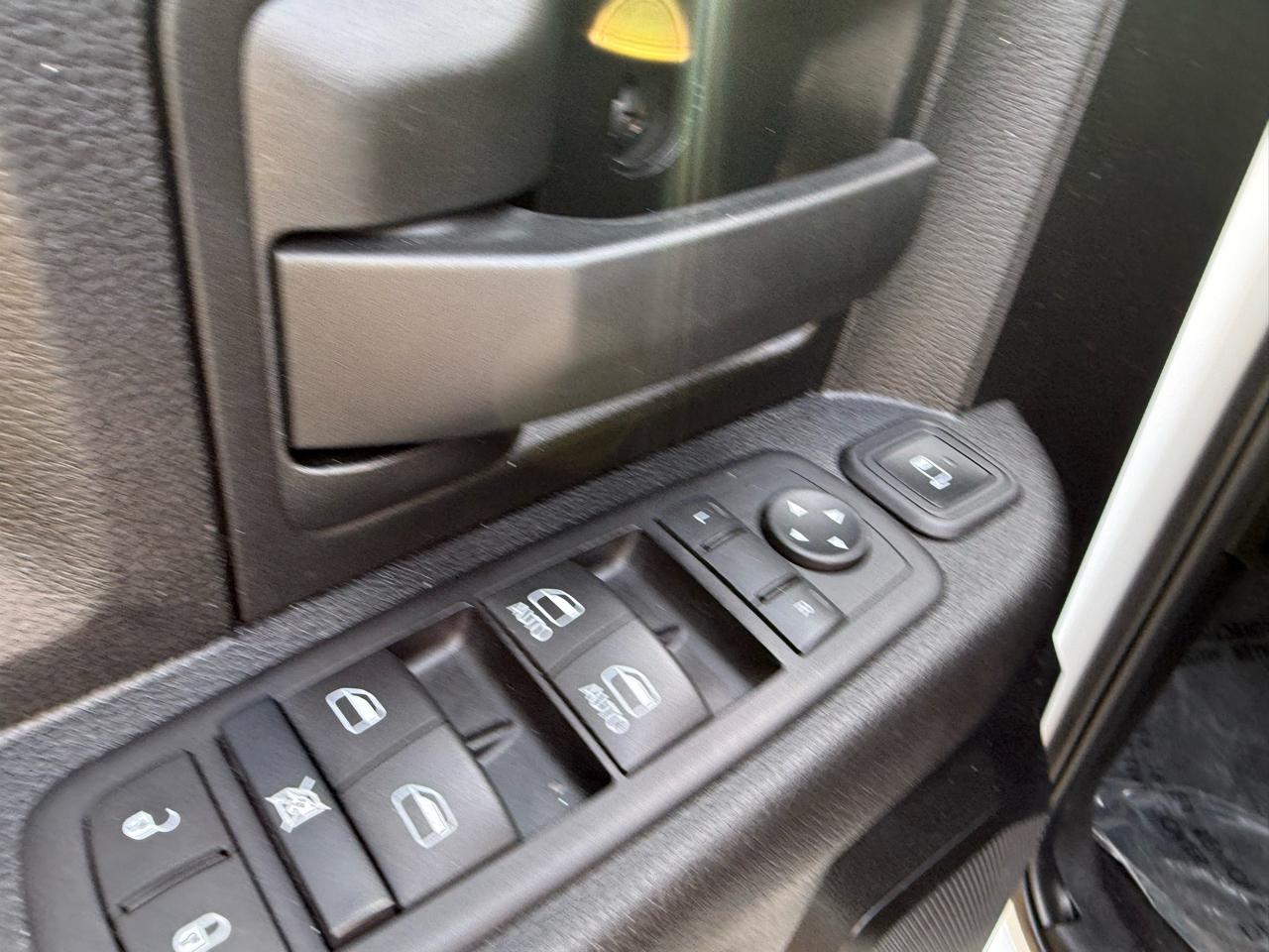 RAM 2500 Tradesman Crew Cab SWB 4WD 2024