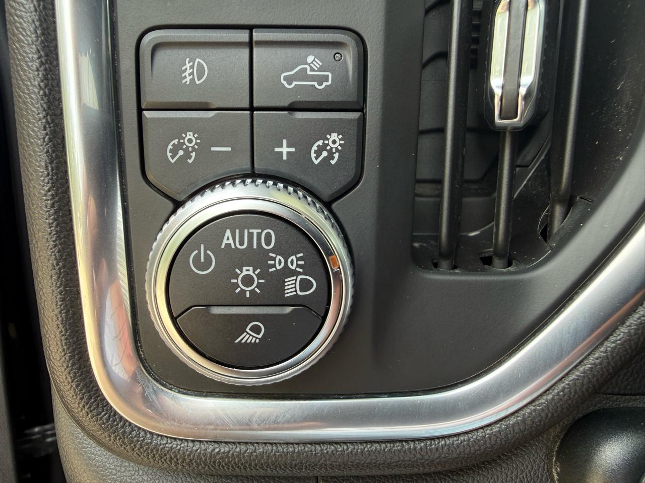 GMC Sierra 1500 AT4 Crew Cab Long Box 4WD 2019