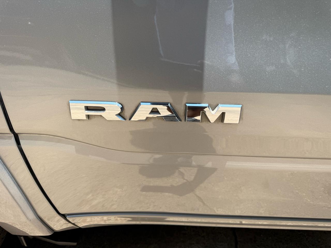 RAM 1500 Laramie Crew Cab SWB 2WD 2022