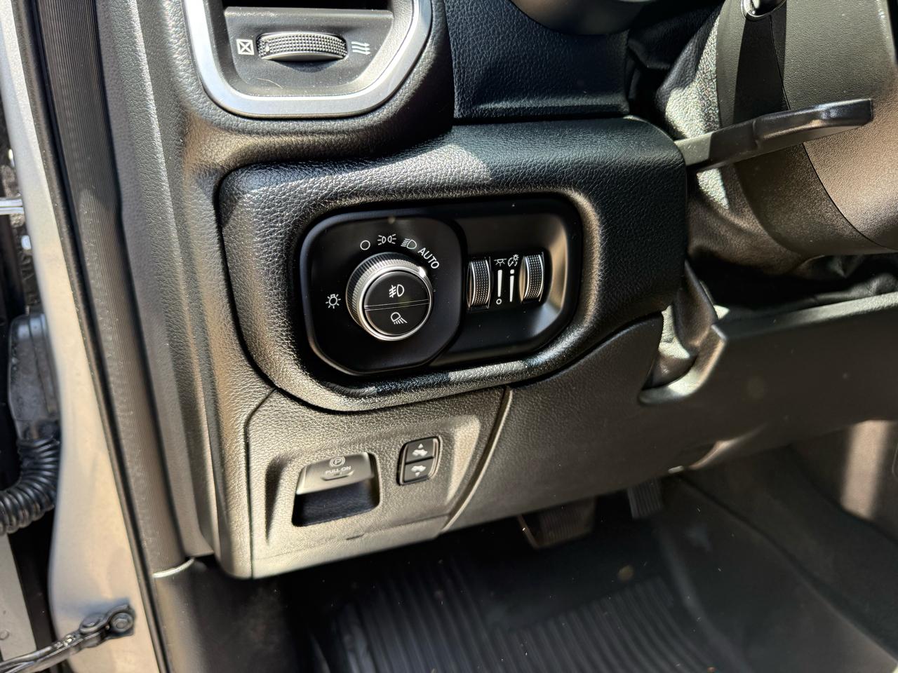 RAM 1500 Laramie Crew Cab SWB 2WD 2022