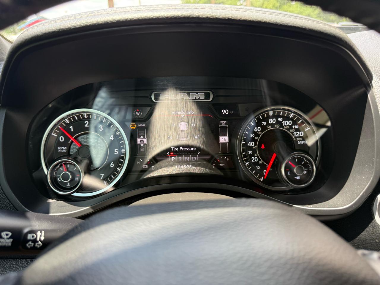 RAM 1500 Laramie Crew Cab SWB 2WD 2022