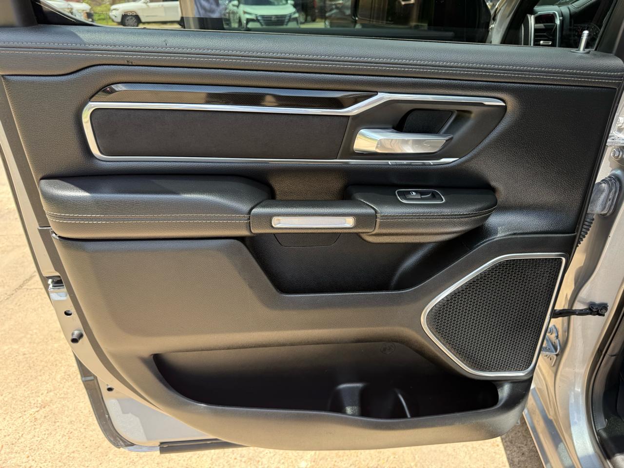 RAM 1500 Laramie Crew Cab SWB 2WD 2022