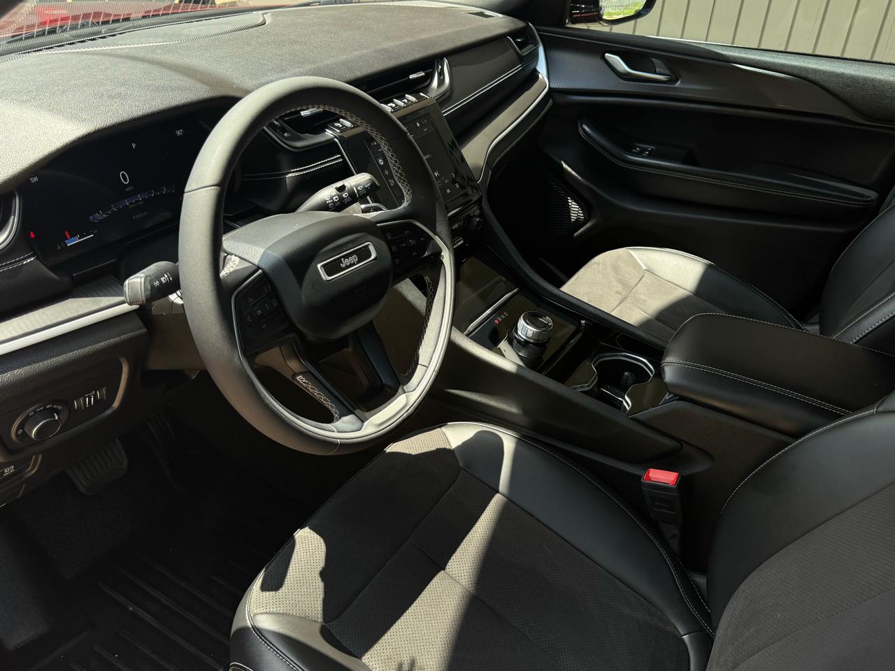 Jeep Grand Cherokee L Laredo 4WD 2023