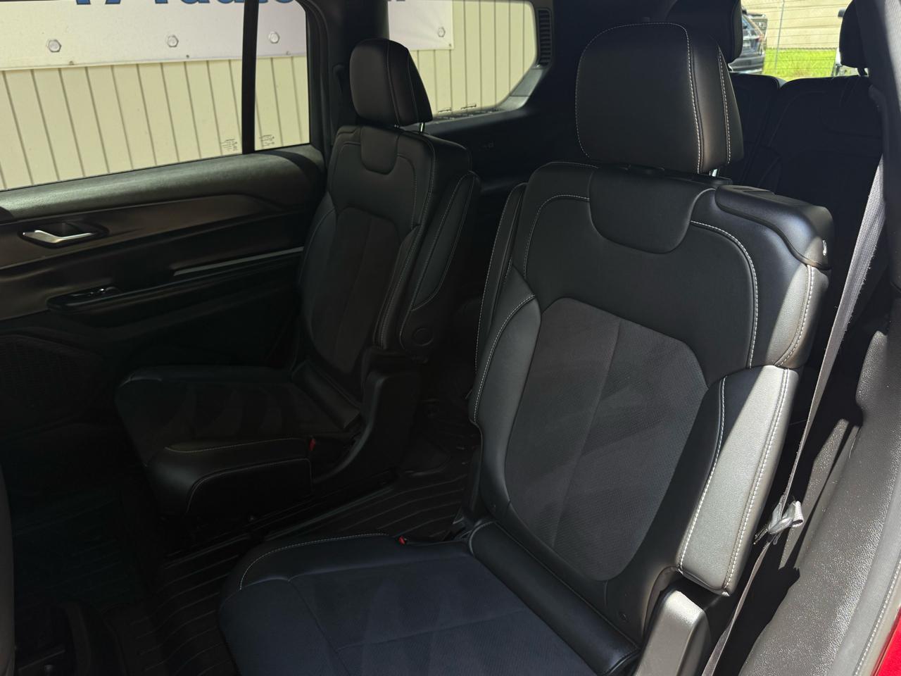 Jeep Grand Cherokee L Laredo 4WD 2023