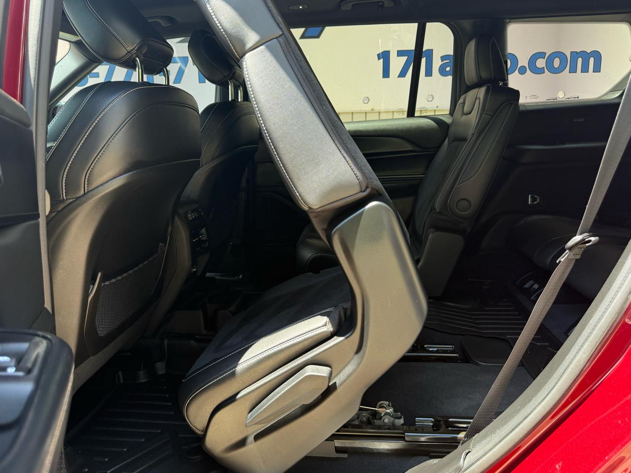 Jeep Grand Cherokee L Laredo 4WD 2023